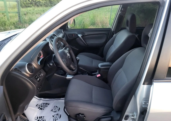 Toyota RAV4 cena 19900 przebieg: 226000, rok produkcji 2004 z Piekary Śląskie małe 497